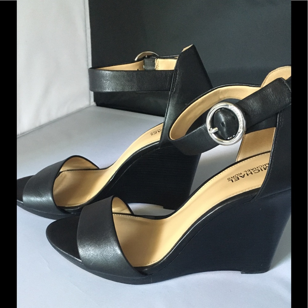 Michael Michael Kors black leather platform sandal